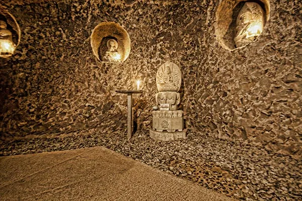 Benten-Kutsu Cave