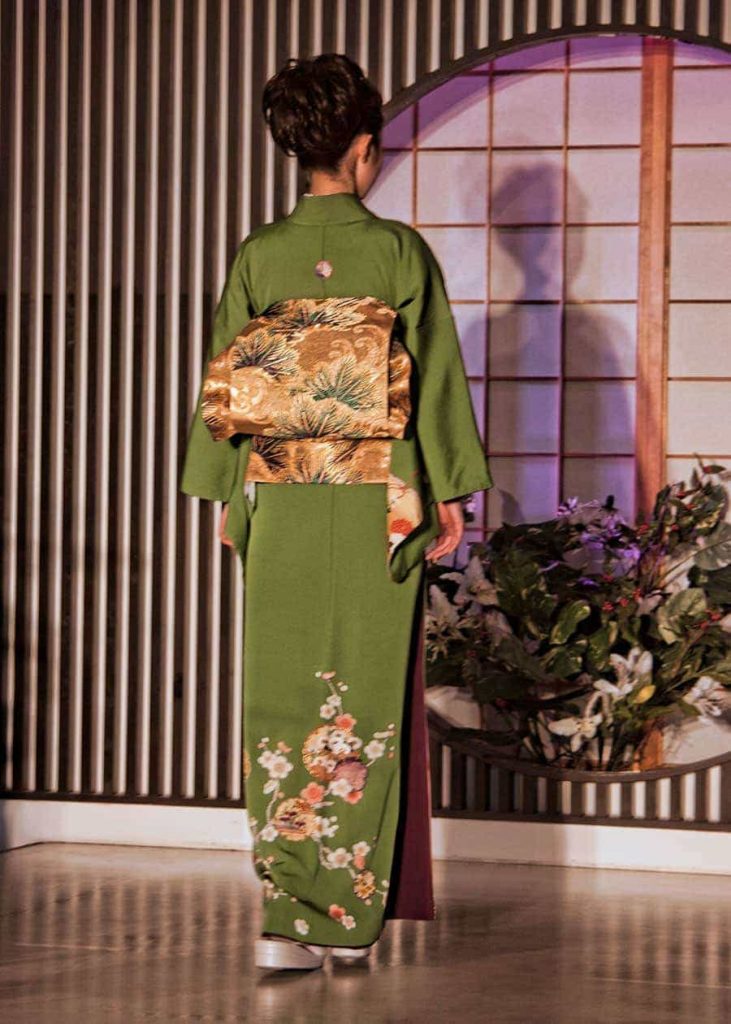 Kimono & Silk Weaving in Kyoto | 2AussieTravellers.com