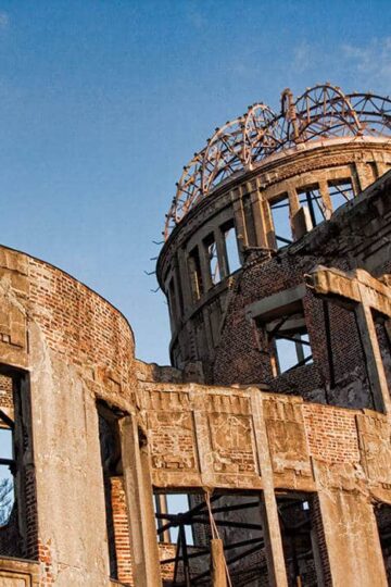 Looking up at the A-Bomb dome in the Hiroshima-peace-park