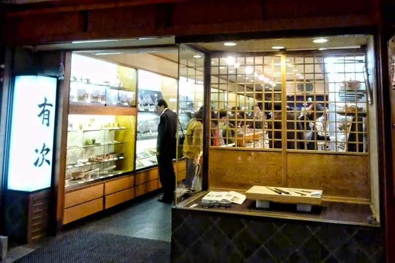 Aritsugu knife shop in Nishiki market