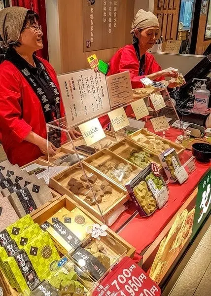 Warabi mochi in Asakusa antenna store