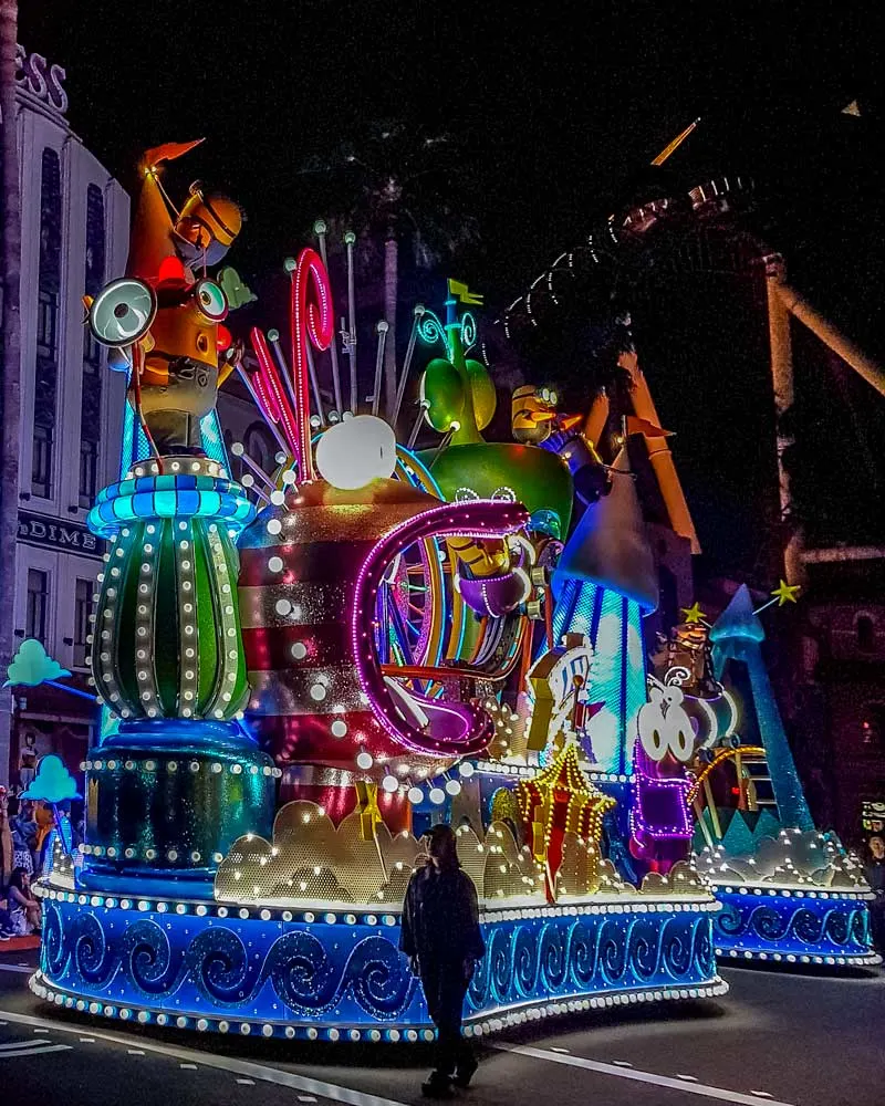 Universal Studios Japan night parade - Minions