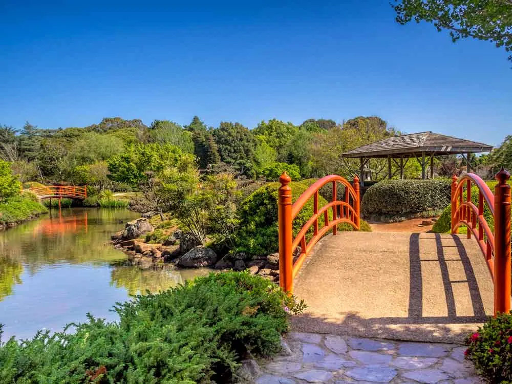 Vermillion bridge in Ju Raku-en Japanese garden