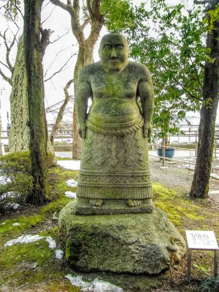 Statue in the gardens at Keiunkan in Nagahama