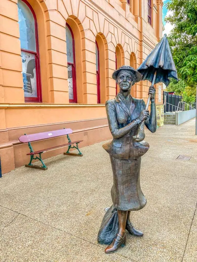 Mary Poppins statue Maryborough